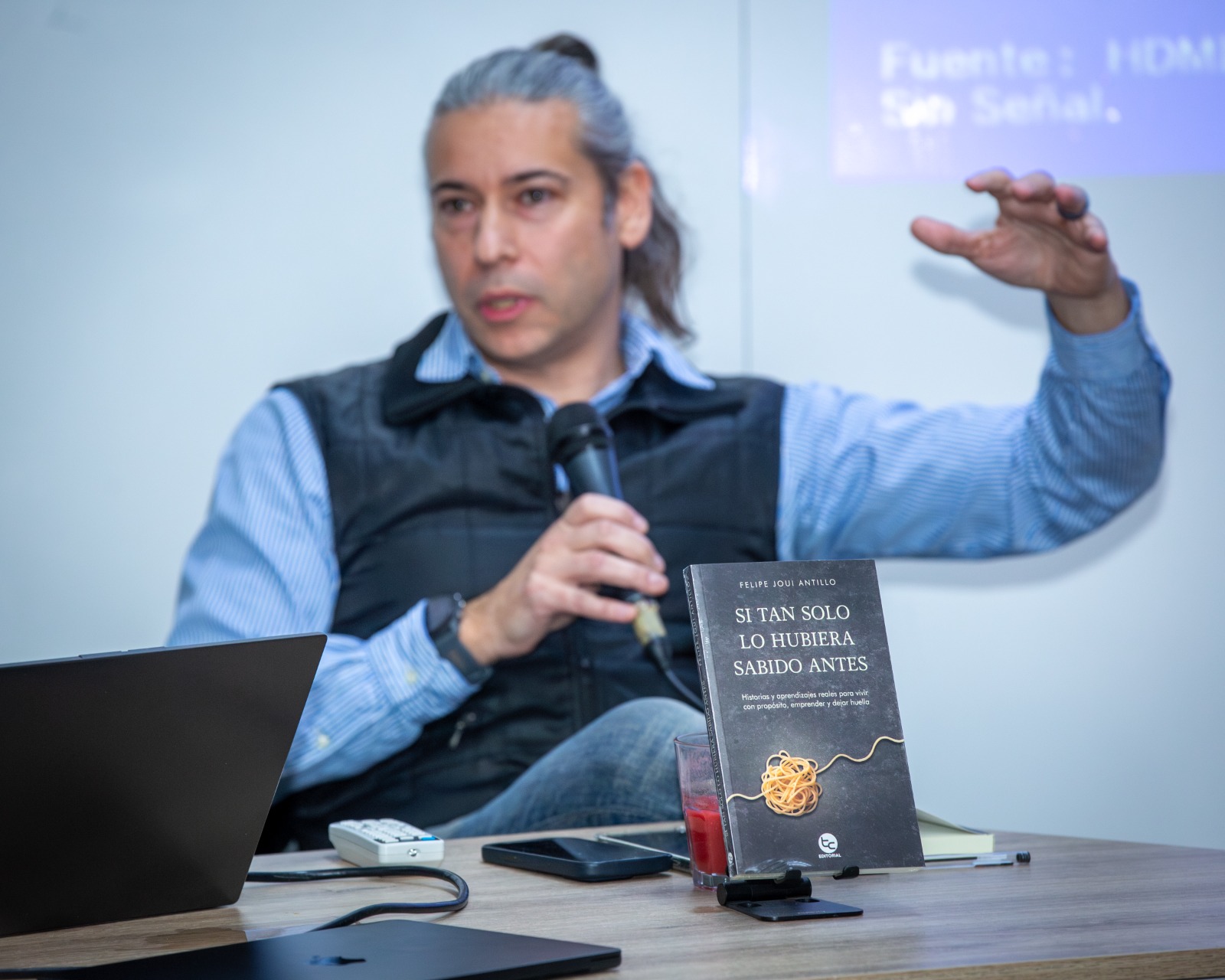 Felipe Joui compartiendo reflexiones de emprendimiento